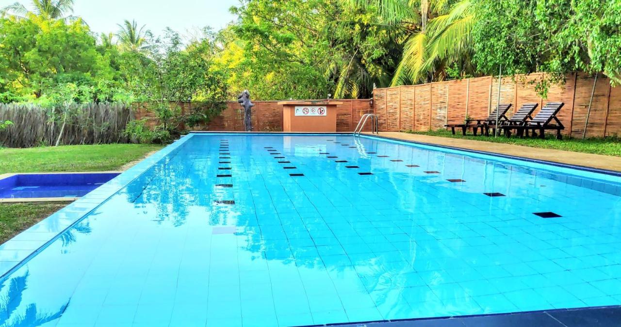 Roshanne Beach Resort Kalpitiya Esterno foto